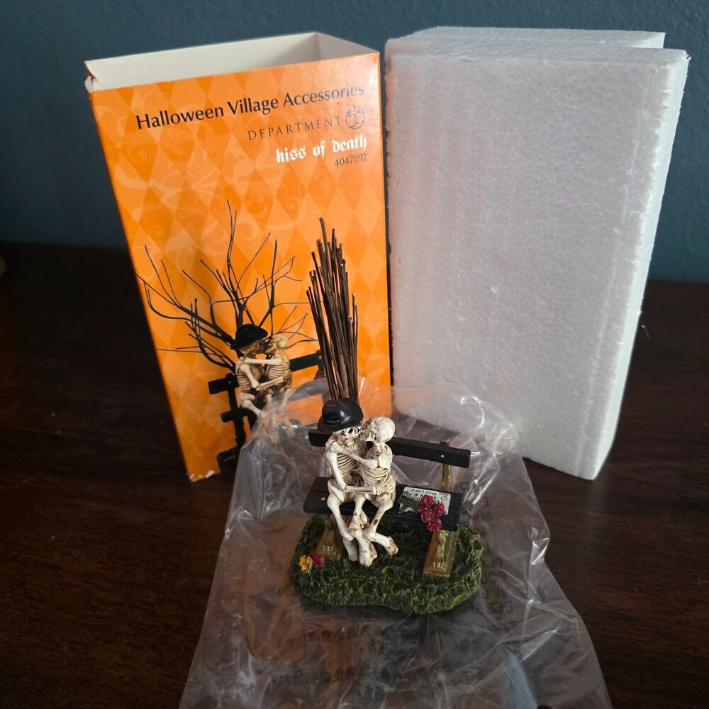 Department 56 Kiss Of Death 4047592 Halloween Village New NIB